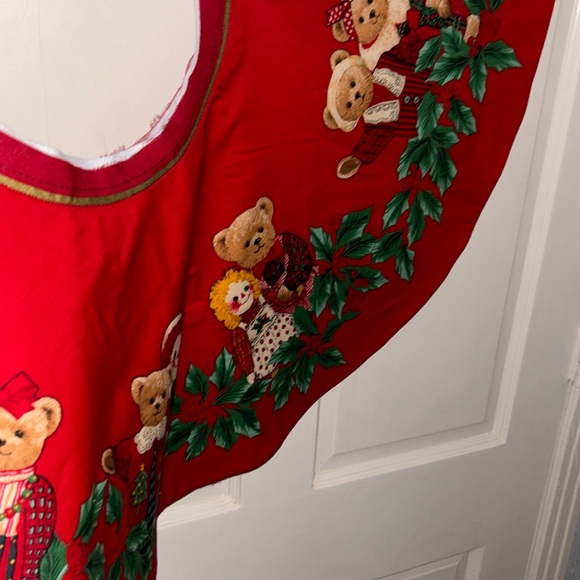 NWOT Hand crafted made Christmas tree skirt from pattern ~21” x 9” x42” half - Picture 1 of 10